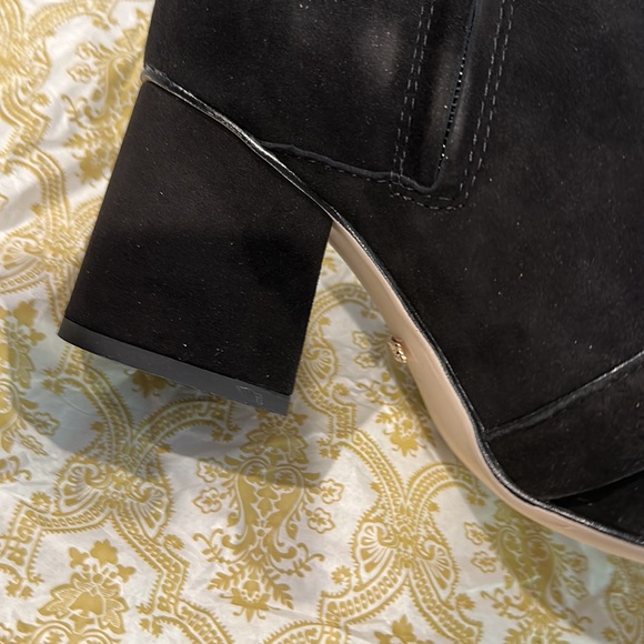 Similar to Gucci suede boots - Picture 5 of 5